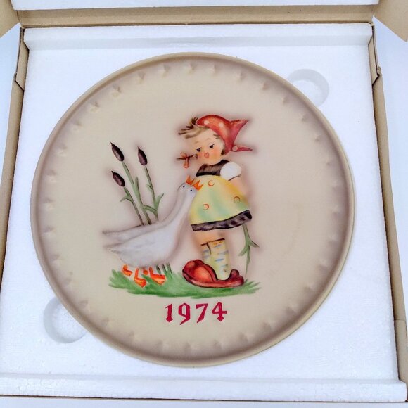 Vintage Hummel Annual Plate 1974 - Picture 1 of 4